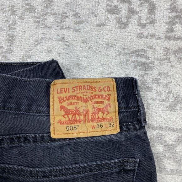 Levi's 505 Jeans Mens Black Faded Denim Straight Leg Classic USA Size 36x32 - Picture 3 of 5